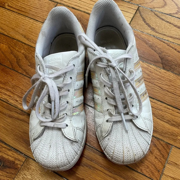 Adidas Superstar shoes with a touch of shine, size Y3 (adult 35) - Picture 3 of 9